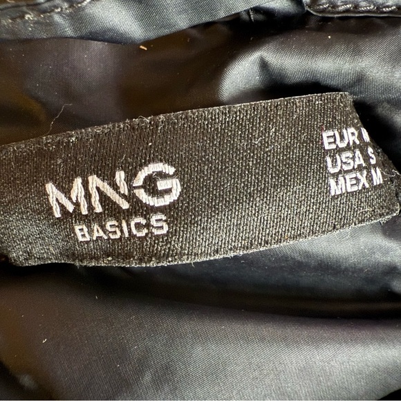 MNG women’s Black Cropped puffer Vest Size Small Preppy - Picture 9 of 10